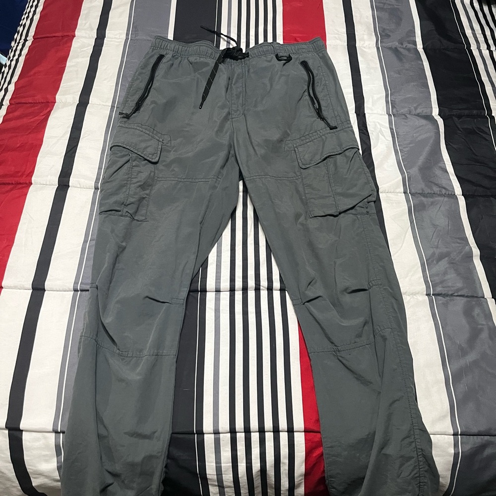 Aeropostale Gray Cargo Pants with Relaxed Fit